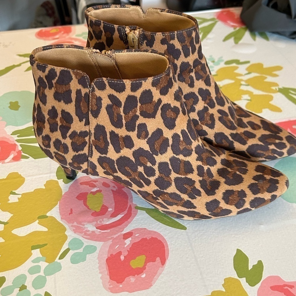 Old Navy size 8 animal print ankle booties heels